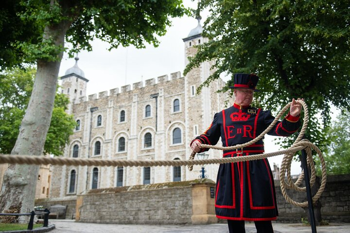 VIP Tower of London & Crown Jewels Tour with Private Beefeater Meet & Greet - Photo 1 of 10
